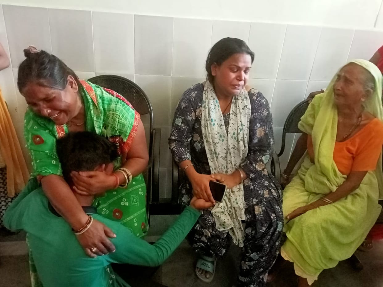 Champawat News 12 year old child drown while taking bath in Sharda river dead body recovered