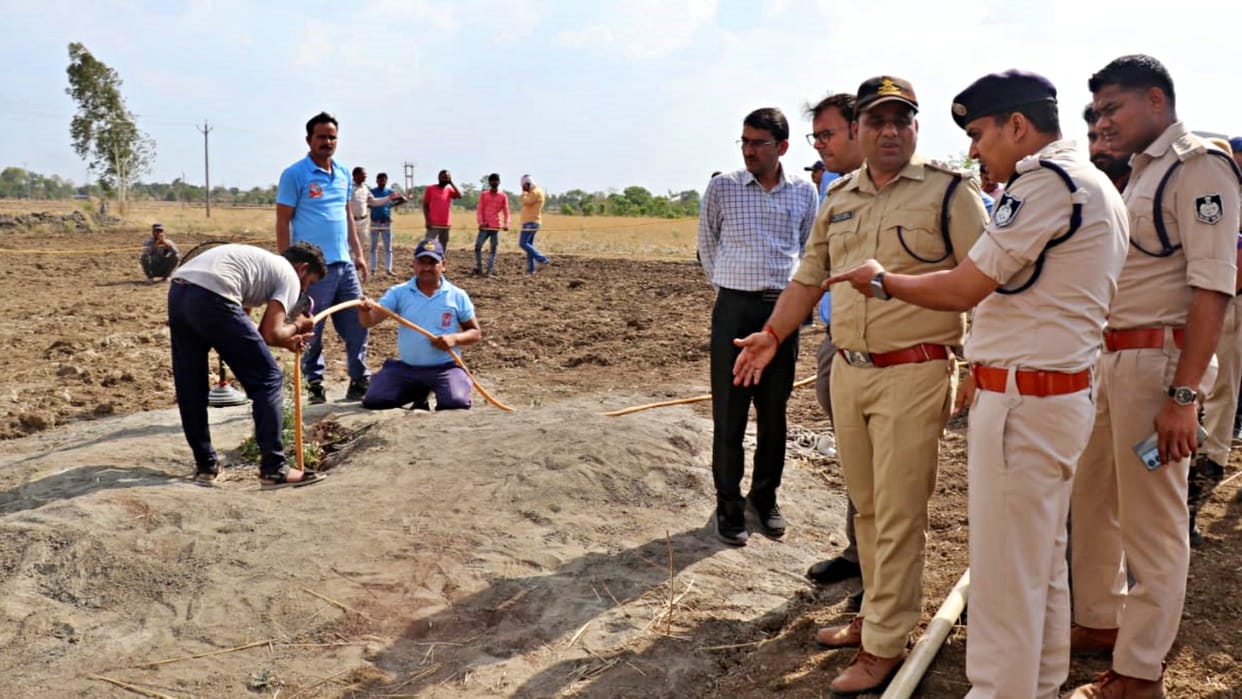 Teams engaged for six hours to get Srishti out of borewell in Sehore