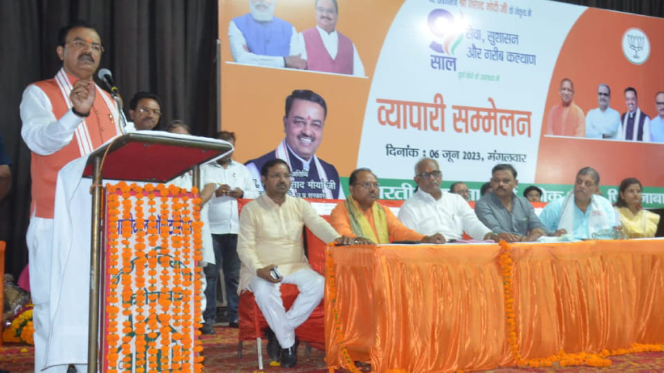 BJP workers welcomed deputy CM keshav prasad maurya who reached Firozabad