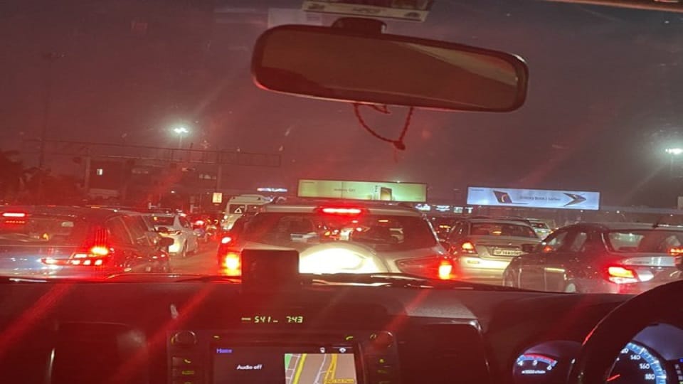 Heavy jam on DND people complained to noida traffic police