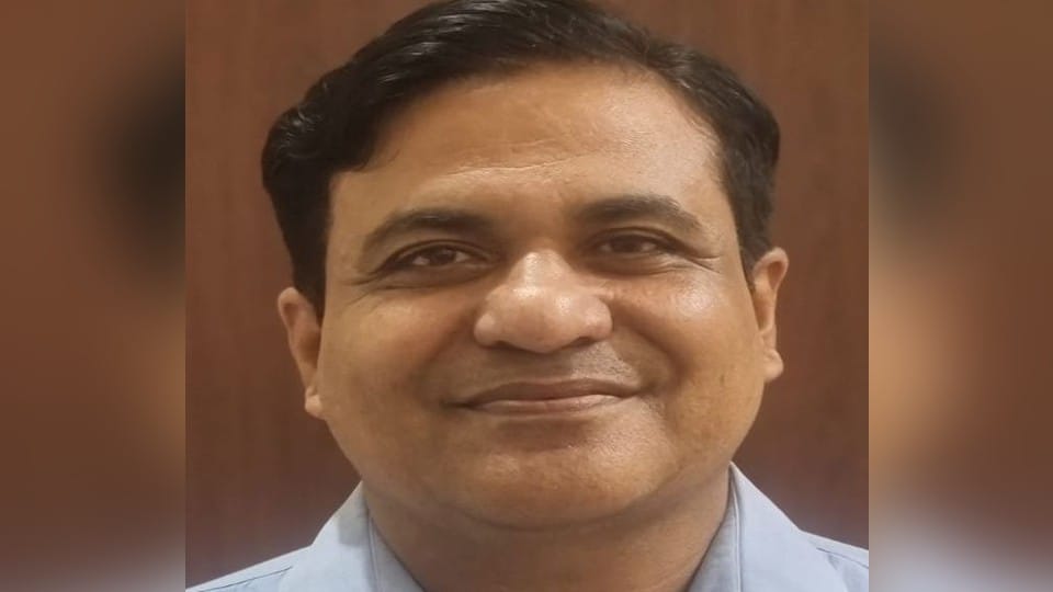Medical college doctor dismissed for not giving treatment of patient in Shahjahanpur