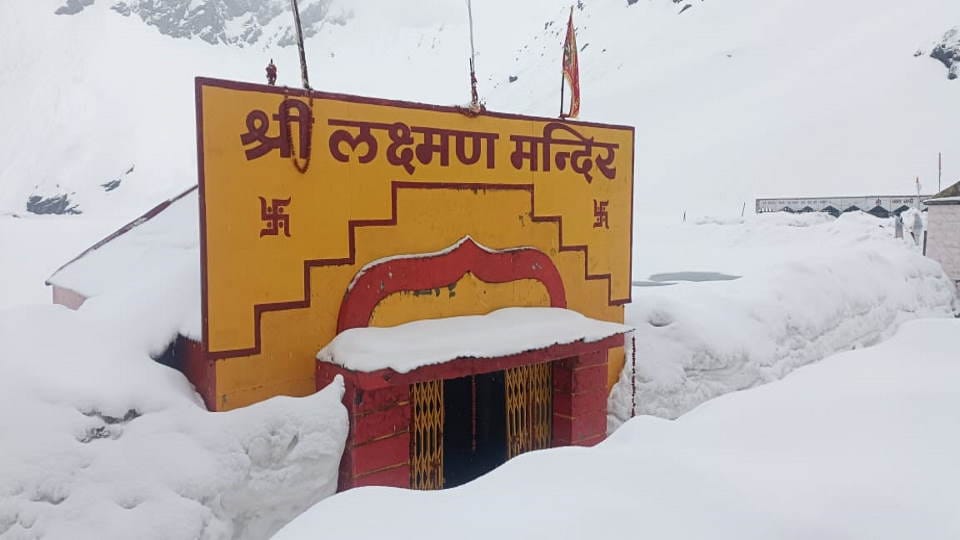 Hemkund Sahib Yatra 2023 temple covered in eight feet of snow happened after 13 years Photos