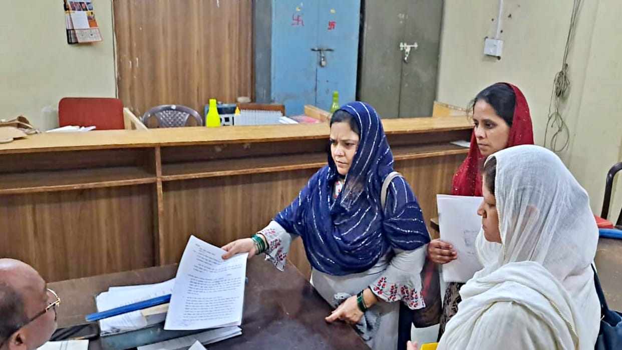 Damoh collectorate teachers arrived with certificate