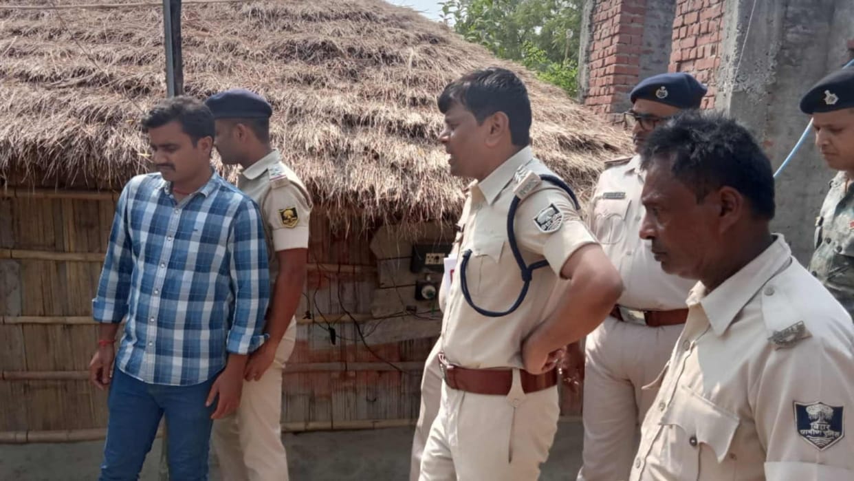 unknown people killed two old man in kushinagar