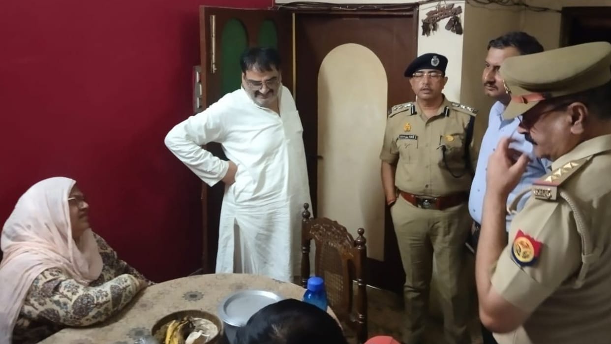 A robbery in thakurganj area in Lucknow.