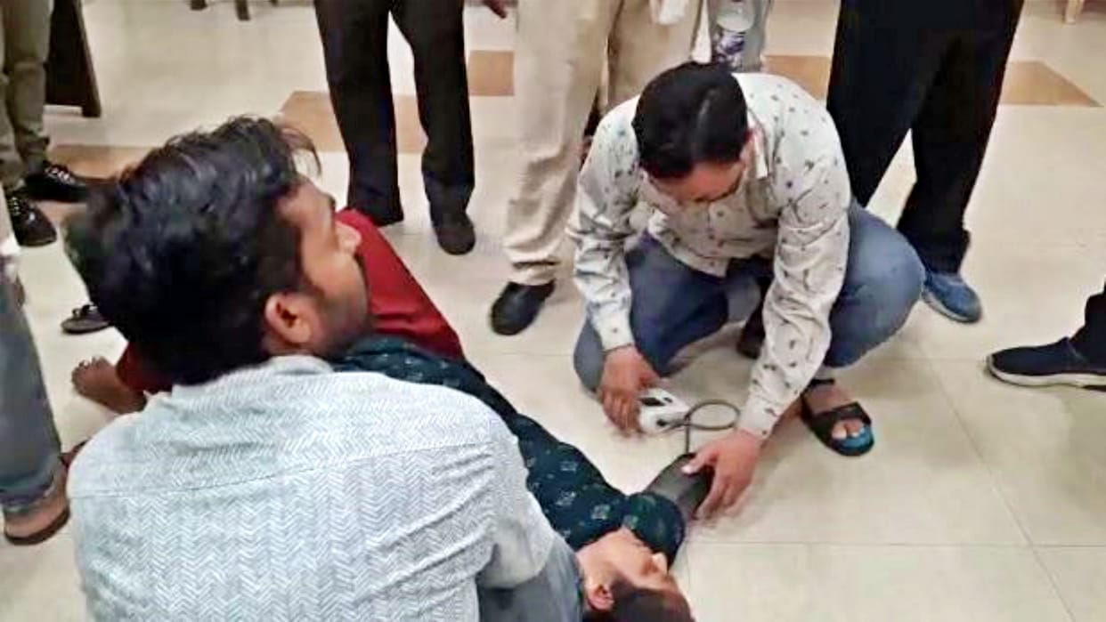 Woman attempted suicide during public hearing in Gwalior Collectorate