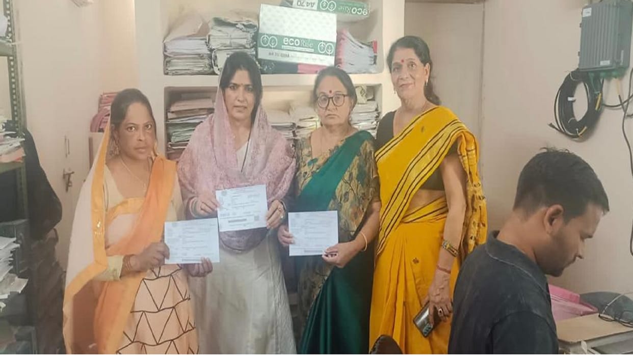 Minister Sanjeev Balyan wife Sunita deposited bill for help, now electricity supply started in house of Anita
