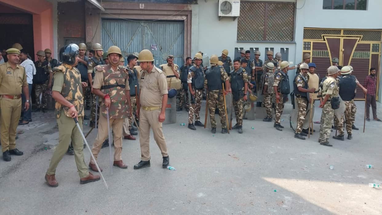 Meerut: Stone pelting on MDA and police over land dispute in Kankar Khera and accused arrested