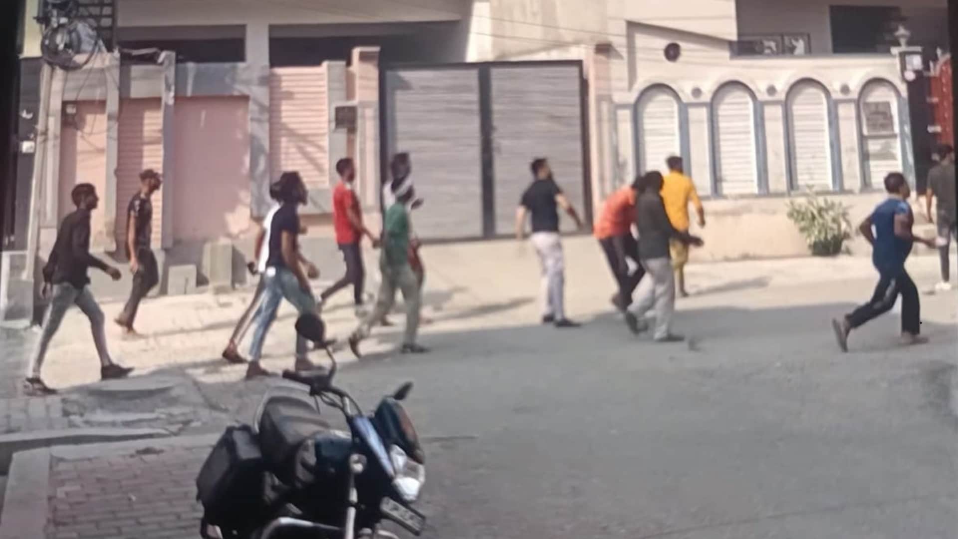 Meerut: Stone pelting on MDA and police over land dispute in Kankar Khera and accused arrested
