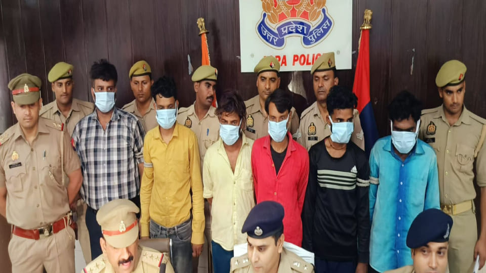 gang of thieves do recce of house by wearing Zomato dress and carry out theft incident at night in Agra