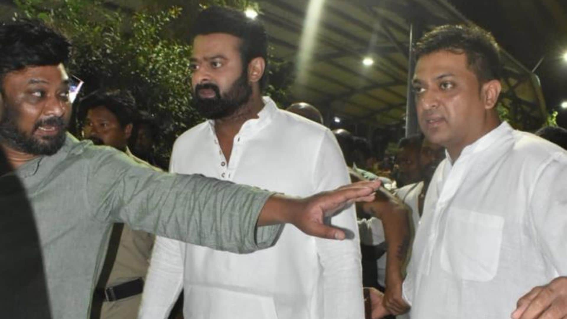 ahead of adipurush pre release event prabhas reached tirumala temple and seeks blessings
