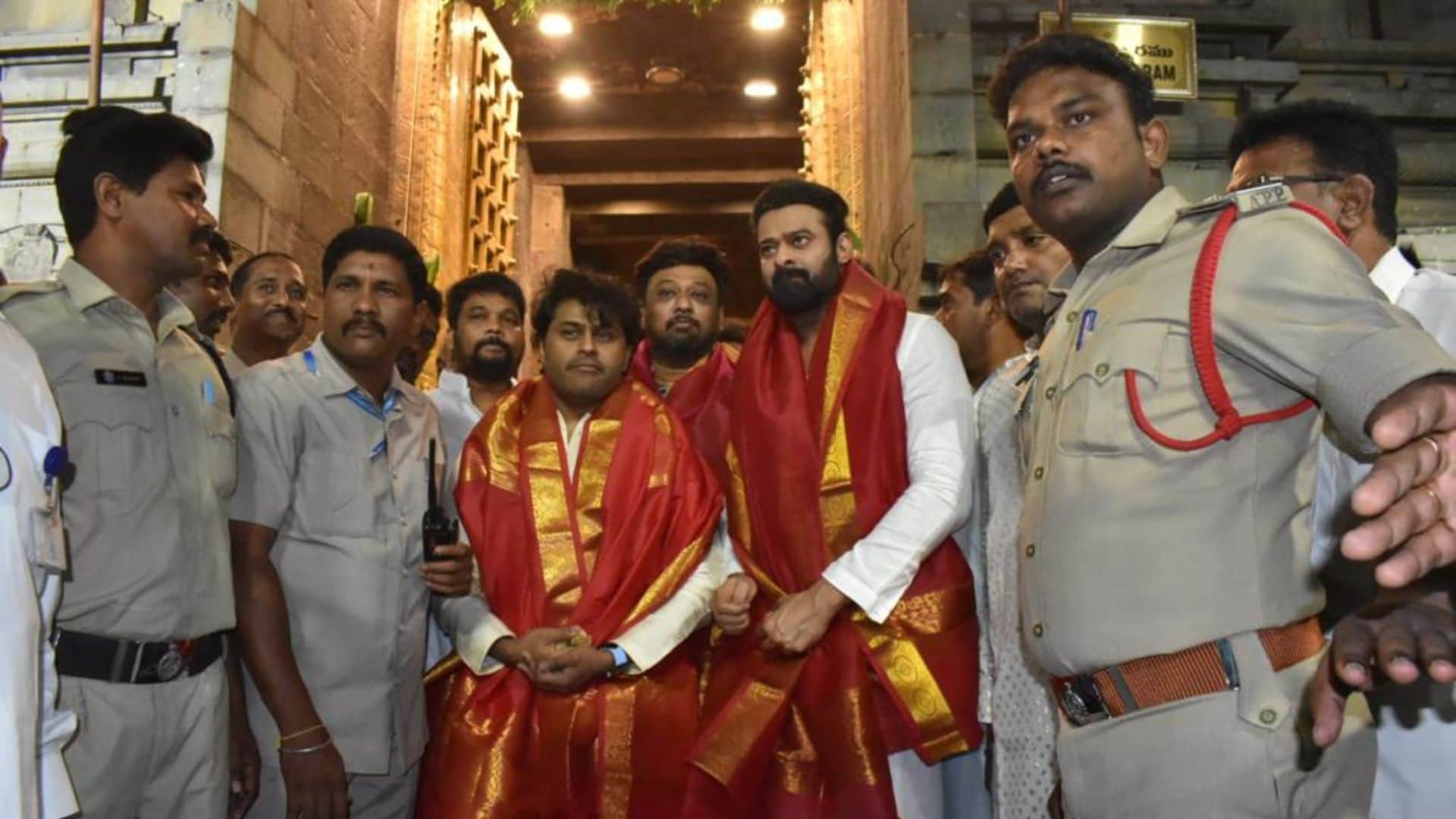 ahead of adipurush pre release event prabhas reached tirumala temple and seeks blessings