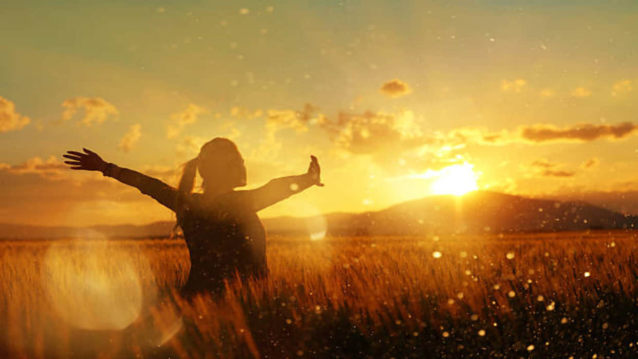 positive thoughts easy mantras to be happy in difficult times in hindi