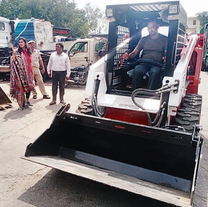 Meerut: Ambulance will reach to repair roads, robot vehicles will pick up garbage from narrow streets