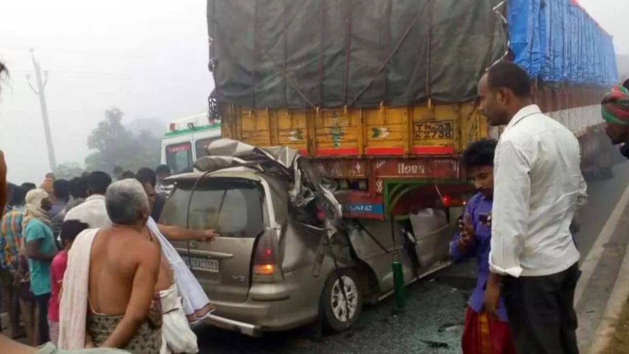 Karnataka: Car collides with a parked truck in Yadgiri district, five dead, 13 injured