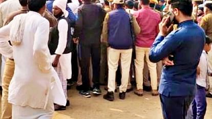 Hurt by the beating of the owner laborer hanged in Amroha