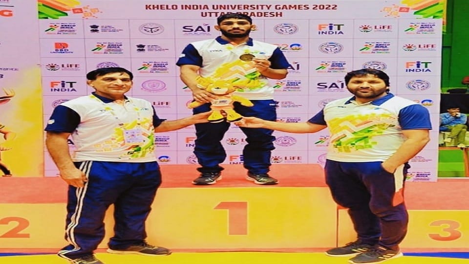 Deepak won gold in wrestling in Khelo India University Games