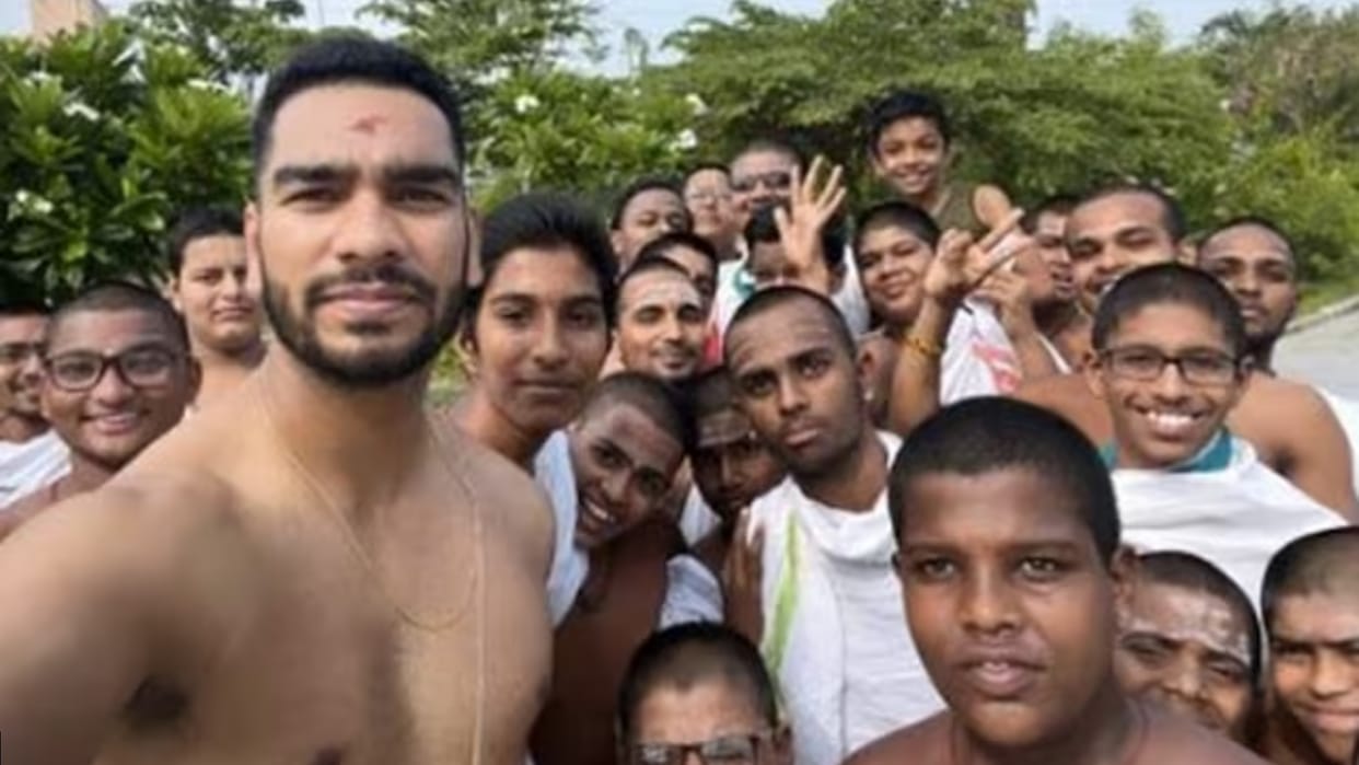 Venkatesh Iyer Plays Cricket In Temple Complex In Kanchipuram TamilNadu in Dhoti; Social Media Video WTC Final