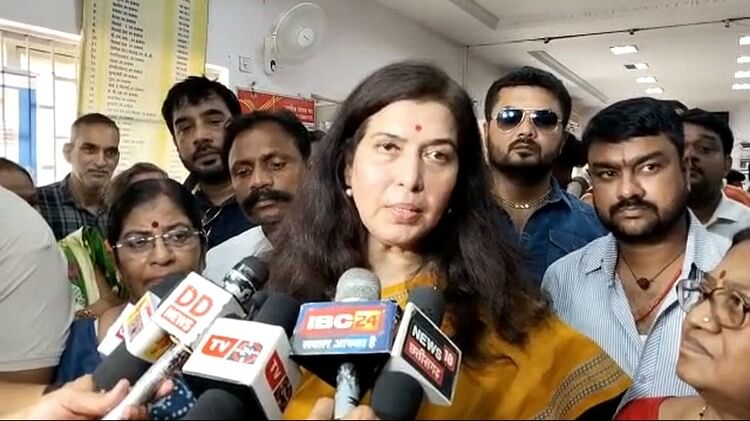 'वोट की राजनीति कर रही कांग्रेस': सांसद सरोज पांडेय बोलीं- राम नकारने वाले रामायण महोत्सव करा रहे, अब आई याद