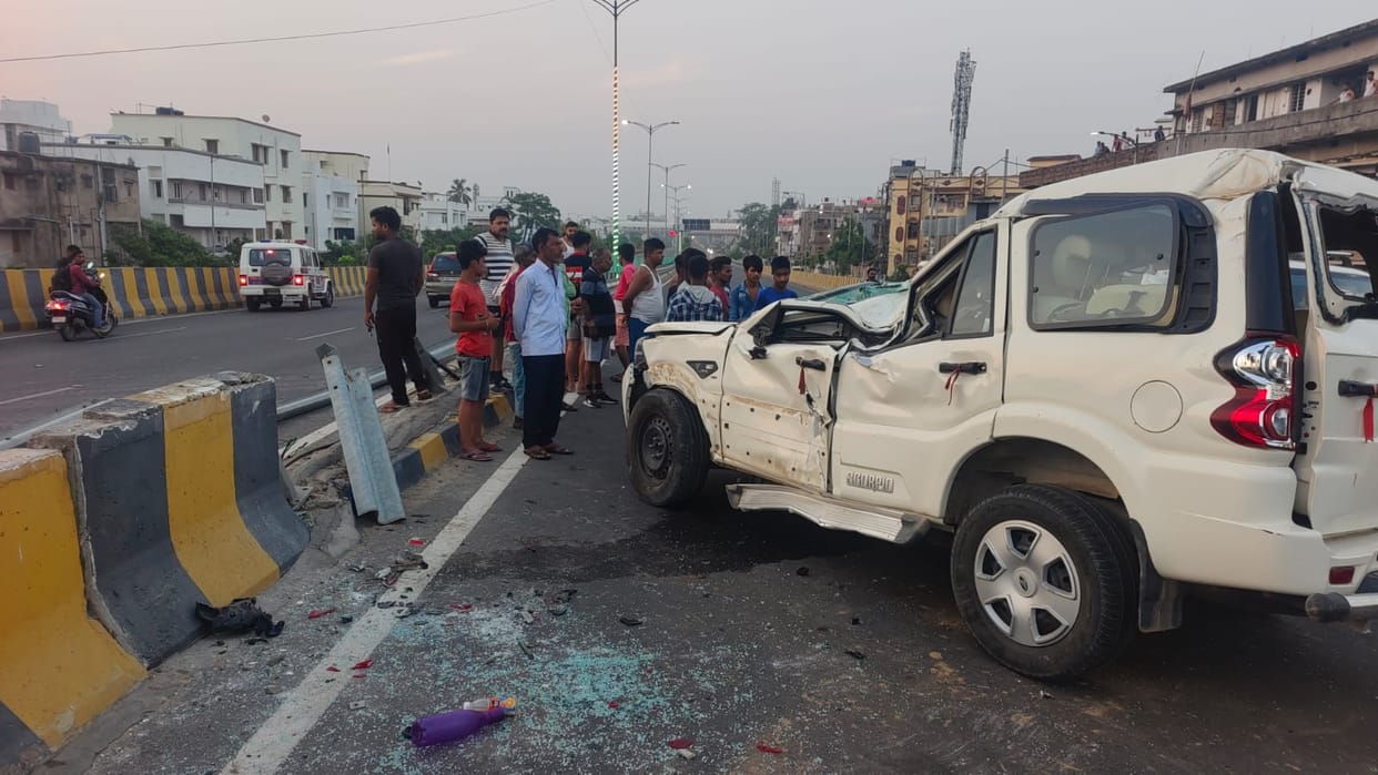 Patna Road Accident: Mining Department vehicle overturned on Atal Path, two vehicles collided, 4 injured