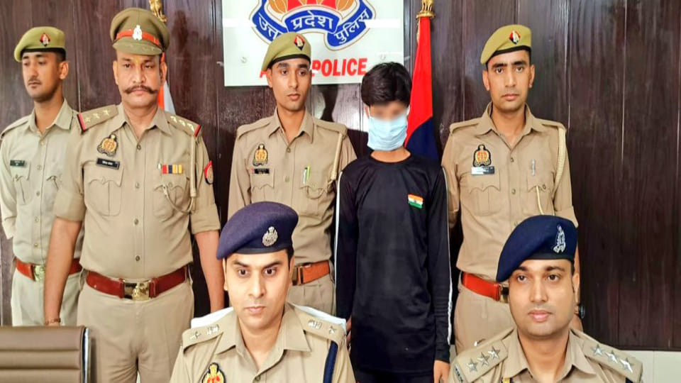 child girl saw young man stealing In Agra then strangled him to death