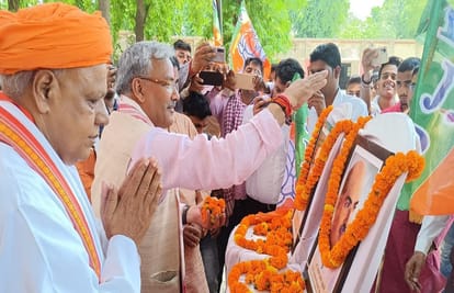 opposition is reducing respect of india former CM Trivendra Singh Rawat said in Ballia