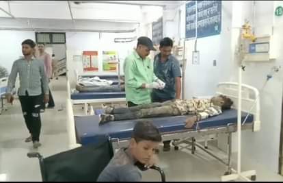 Chandauli Accident: बारातियों से भरी ट्रैक्टर-ट्राली पलटी, दो की मौत, कई लोग घायल