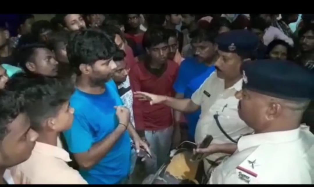 Bihar News; People attacked police station in Darbhanga, accused of extortion