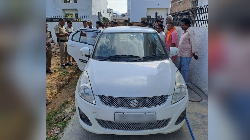 Dehradun News Dead body of taxi driver found in his friend car after party