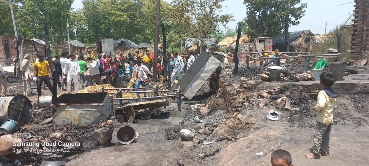 Muzaffarnagar: A sudden fire broke out in the huts built in Purkaji, dozen huts burnt