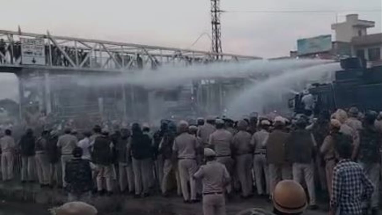Demand for purchase of sunflower on MSP in Haryana, farmers did road jam, lathi charge in Kurukshetra
