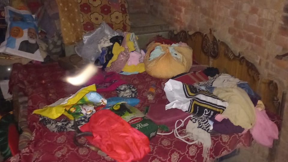 Theft of two lakhs including cash and jewelry in the laborer house