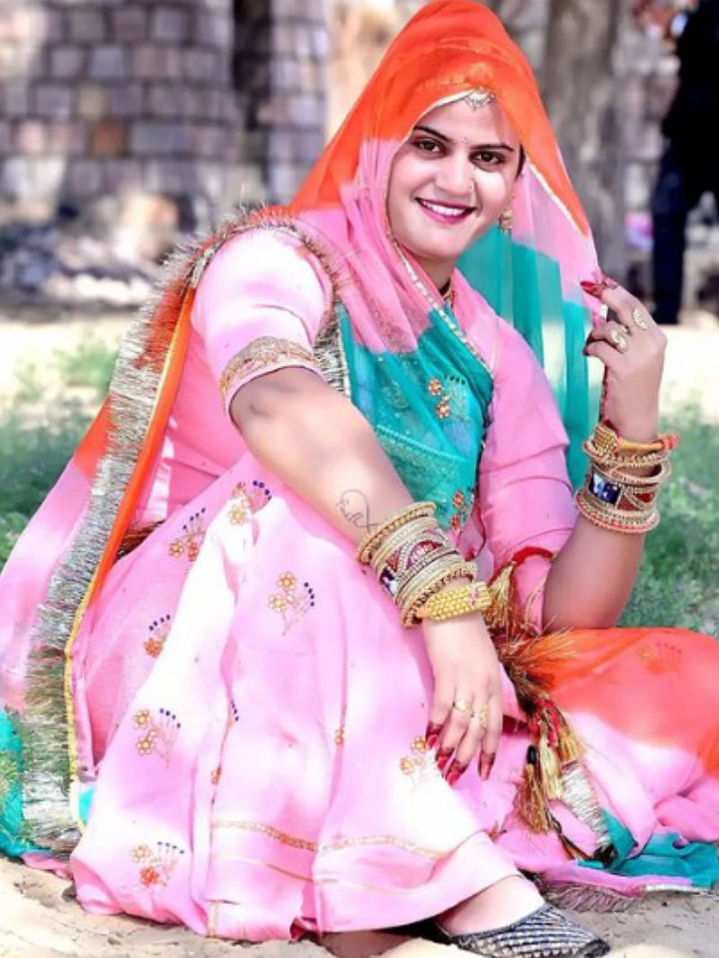राजस्थानी लहंगा चोली चुनरी सेट राजपूती ड्रेस महिलाओं के लिए शानदार  एम्ब्रॉयडरी, ब्लू चिल : Amazon.in: कपड़े और एक्सेसरीज़