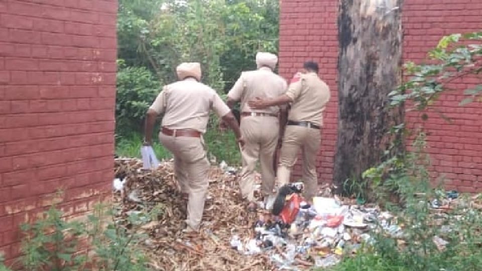 Accused absconded from civil hospital by climbing over wall with handcuffs in Kapurthala of Punjab