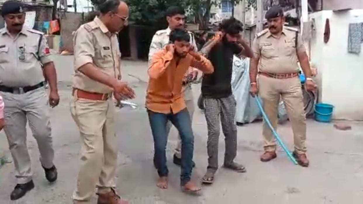 Ujjain: Police took out a procession of murder accused, residents tried to beat up the miscreants