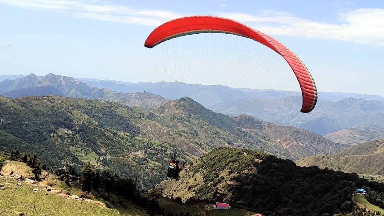 20 minute sky ride, then successful landing in Lajwa, paragliding site started at Baryalta in Sirmaur