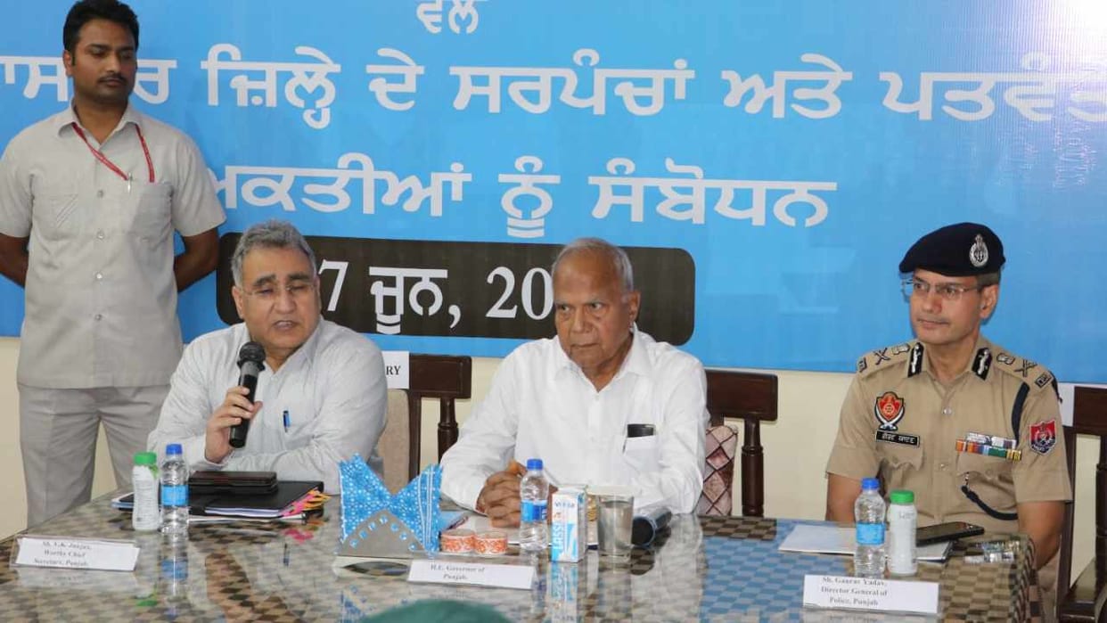 Punjab Governor Banwarilal Purohit visited the villages along the international border