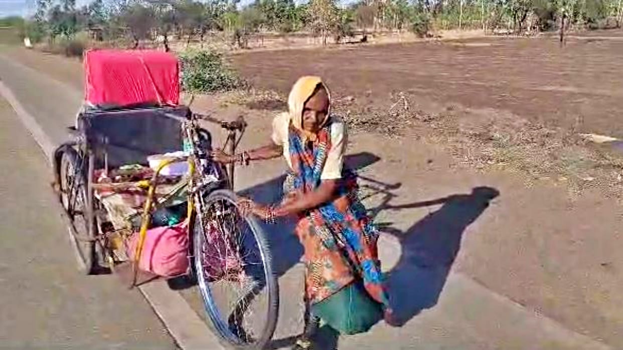 Mother traveled 170 km in eight days by tricycle to meet her daughter