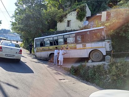 Uttarakhand Roadways Bus Full of 40 Passengers Accident on Mussoorie Dehradun road
