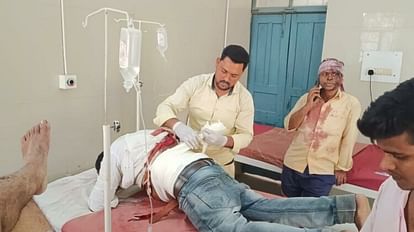 Jaunpur Crime:आम तोड़ने को लेकर चाचा-भतीजे के बीच खूनी संघर्ष, बल्लम घोंपकर एक की हत्या, चार घायल - Jaunpur Crime: Bloody Conflict Between Uncle And Nephew Over Plucking Mangoes, One ...