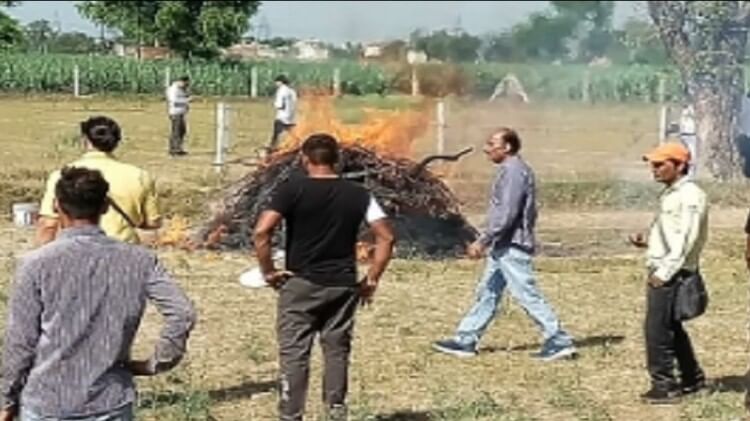 Funeral of criminal Sanjeev Jeeva were performed under police protection in Shamli and see photos