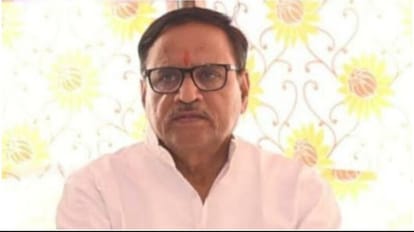 Rajasthan: गहलोत के मंत्री जोशी पर 50 लाख की घूस लेने का आरोप, पार्षद को चैयरमेन बनाने ली रकम, जयपुर में FIR Rajasthan Minister Mahesh Joshi accused of taking bribe of 50 lakhs FIR lodged in Jaipur Jhotwara police stati