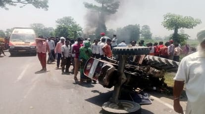 tractor divided two parts after collided with the car four people killed in accident