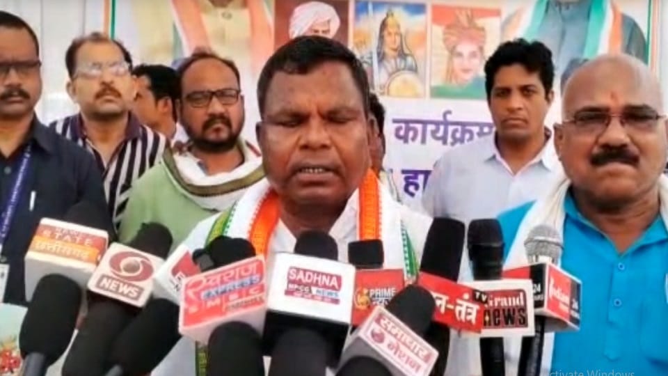 Excise Minister Kawasi Lakhma used indecent language in Halbi regarding BJP In Kanker