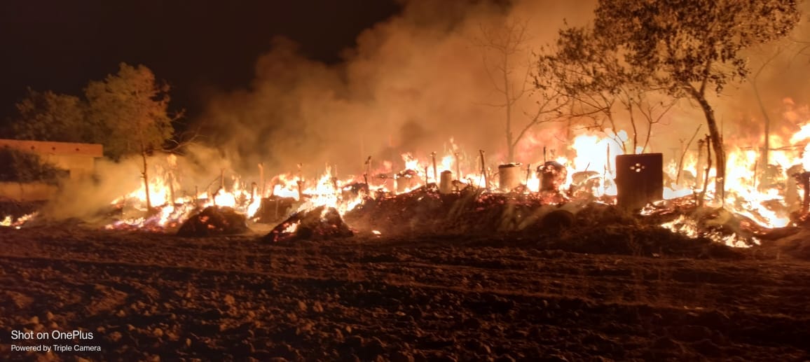 Fire in Ballia: Fire broke out at two o'clock in the night, 125 huts, 55 cycles and post burnt to ashes