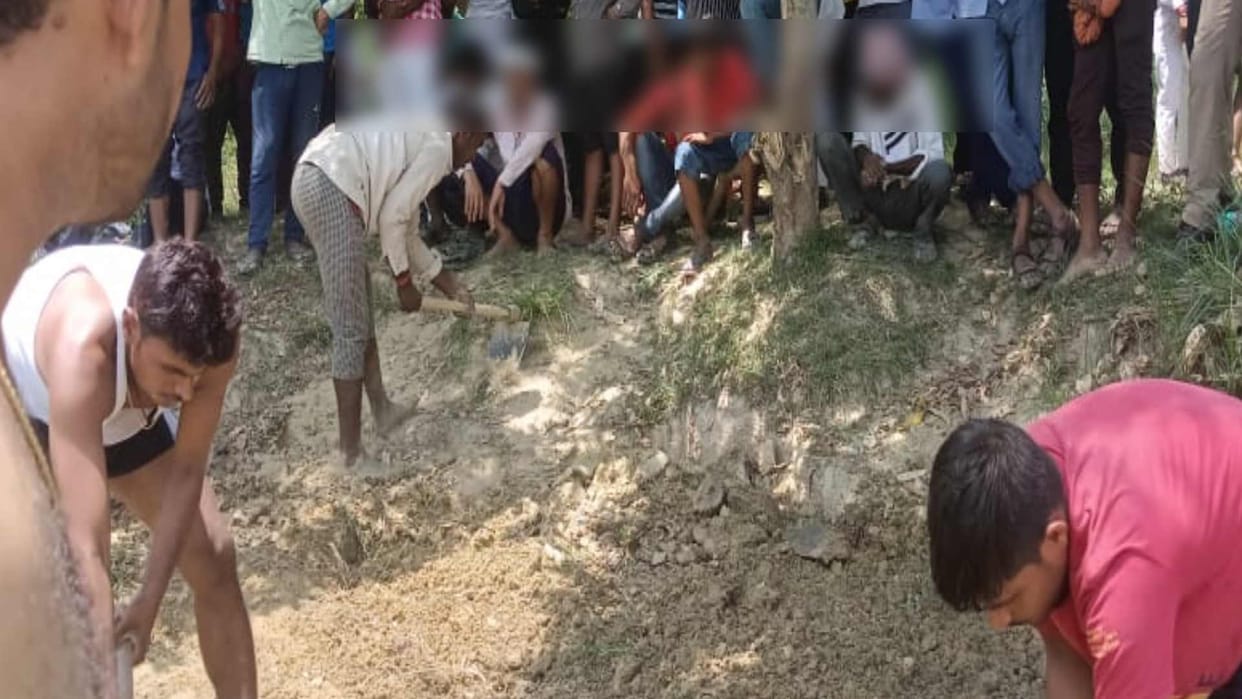 relatives cremated dead body on fourth day in basti