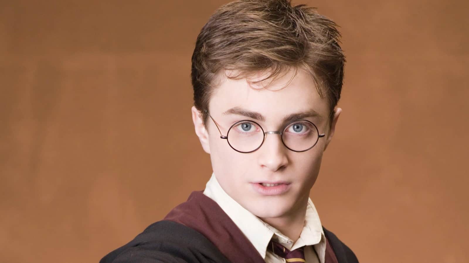 These Hollywood celebs likes Bollywood Kristen Stewart Julia Roberts Daniel Radcliffe sylvester stallone