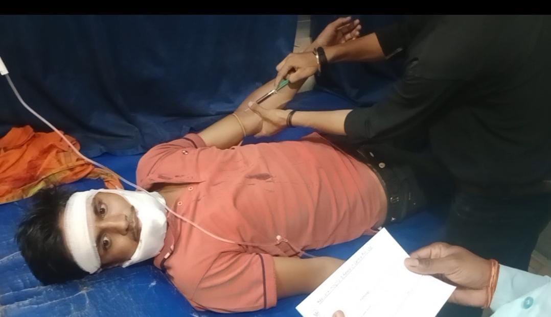 Bihar: Drug dealer son shot in the mouth by criminals in broad daylight in Muzaffarpur, treatment in hospital