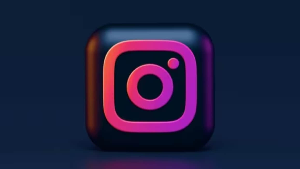 Instagram will allow your friends to add photos to your post soon know how to use