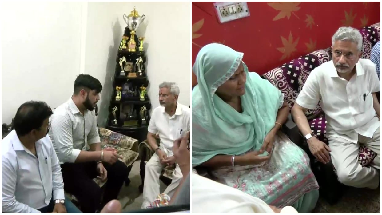 External Affairs Minister Jaishankar meets student returned from Ukraine and victims of anti Sikh riots
